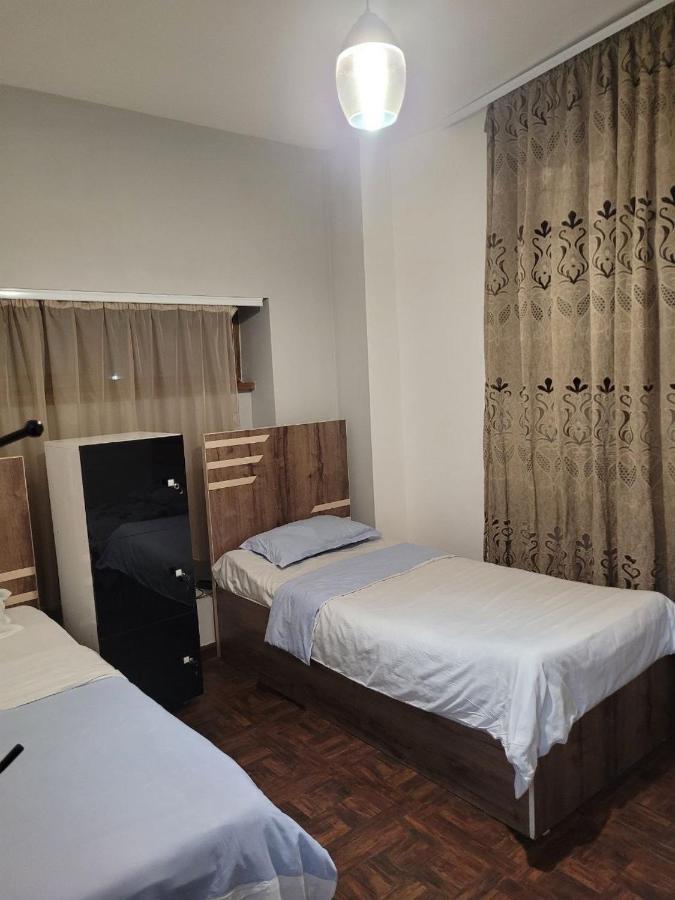 Hotel In Center Of יירבאן מראה חיצוני תמונה