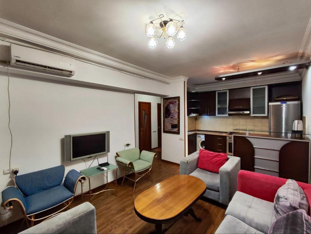 Hotel In Center Of יירבאן מראה חיצוני תמונה