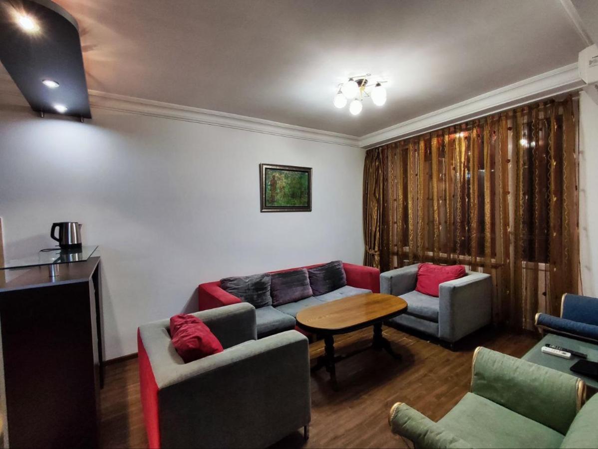 Hotel In Center Of יירבאן מראה חיצוני תמונה