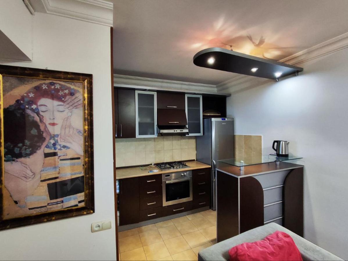 Hotel In Center Of יירבאן מראה חיצוני תמונה